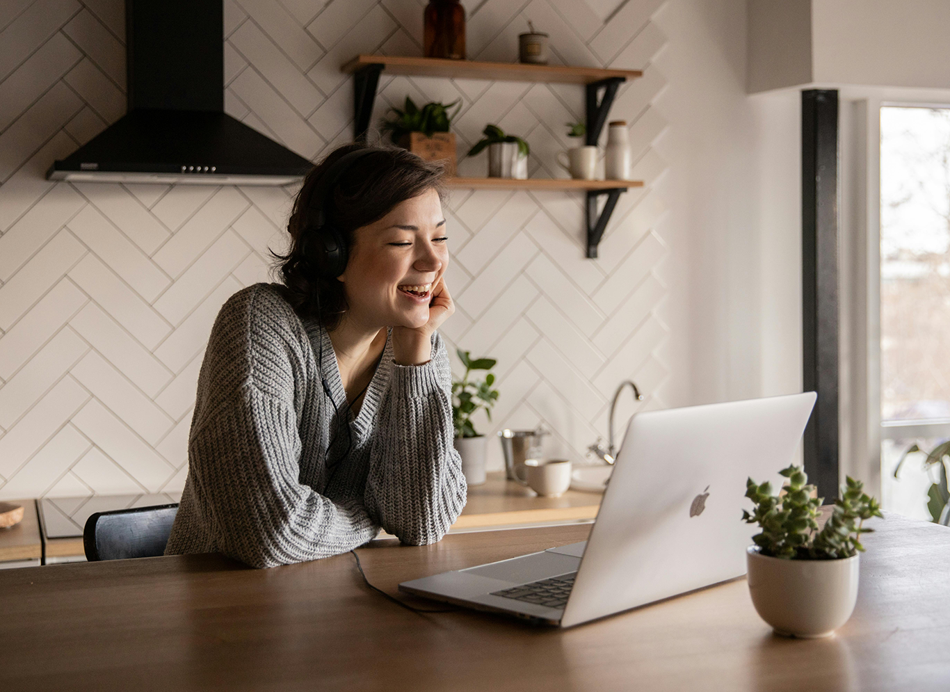 Therapist reviewing client insights and AI-generated summaries on laptop